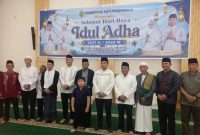 Wali Kota Prabumulih, H Arlan, bersama jajaran Forum Koordinasi Pimpinan Daerah [Forkopimda], Wakil Wali Kota, Sekretaris Daerah, kepala OPD, tokoh agama, hingga masyarakat umum melaksanakan salat Iduladha 1447 Hijriah Masjid Jami’ Islamic Center, Jalan Lingkar Timur, Rabu 27 Mei 2026.
