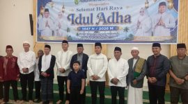 Wali Kota Prabumulih, H Arlan, bersama jajaran Forum Koordinasi Pimpinan Daerah [Forkopimda], Wakil Wali Kota, Sekretaris Daerah, kepala OPD, tokoh agama, hingga masyarakat umum melaksanakan salat Iduladha 1447 Hijriah Masjid Jami’ Islamic Center, Jalan Lingkar Timur, Rabu 27 Mei 2026.