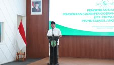 Gubernur Sumatera Selatan [Sumsel] Dr H Herman Deru saat memberikan sambutan dalam pembekalan Pendidikan Dasar–Pendidikan Kader Penggerak Nahdlatul Ulama [PD-PKPNU] Angkatan II yang digelar Pengurus Wilayah Nahdlatul Ulama [PWNU] Sumsel di Balai Diklat Keagamaan Palembang, Jumat 29 Mei 2026.