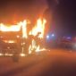 Bus Antar Kota Antar Provinsi [AKAP] PO Palala dengan nomor polisi BA 7035 PU jurusan Jakarta-Padang hangus terbakar di Jalan Lintas Timur [Jalintim] Palembang-Jambi, tepatnya di Pal 11, Desa Simpang Bayat, Kecamatan Bayung Lencir, Kabupaten Musi Banyuasin [Muba], Sabtu 30 Mei 2026, dini hari.