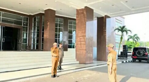 Wali Kota Prabumulih H Arlan kembali memimpin apel mingguan, berlangsung di halaman Pemerintah Kota Prabumulih, Senin 25 Mei 2026.
