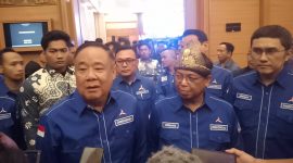 Ketua DPD Demokrat Sumsel H Cik Ujang dan Sekjen DPP Demokrat Herman Khaeron saat memberikan keterangan pers di sela Musda V Demokrat Sumsel, Kamis 30 April 2026.