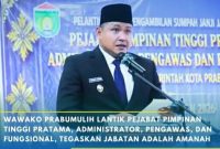 Wakil Wali Kota Prabumulih Franky melantik dan mengambil sumpah janji jabatan bagi Pejabat Pimpinan Tinggi Pratama, Administrator, Pengawas, dan Fungsional di lingkungan Pemkot, Minggu 24 Mei 2026.