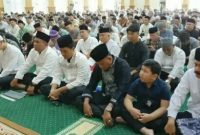 Wali Kota Prabumulih bersama Ketua TP-PKK Salat Iduladha