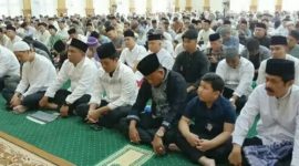 Wali Kota Prabumulih bersama Ketua TP-PKK Salat Iduladha 