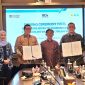 Penandatangan Perjanjian Jual Beli Tenaga Listrik (PJBTL) antara PLN yang diwakili Senior Manager Niaga dan Manajemen Pelanggan PLN UID Jawa Barat, Martindar Jalu Respati (kedua dari kanan) mewakili General Manager PLN UID Jabar dengan BDx Indonesia yang diwakili CEO BDx Indonesia, Agus Hartono Wijaya (ketiga dari kiri) disaksikan oleh Direktur Retail dan Niaga PLN, Adi Priyanto (ketiga dari kanan) didampingi EVP Penjualan dan Pelayanan Pelanggan Enterprise PLN, Dini Sulistyawati (kedua dari kiri), EVP Penjualan dan Pelayanan Pelanggan Retail PLN, Joni [kanan], dan EVP Manajemen Konstruksi Jawa, Madura, Bali, Nusa Tenggara, Maluku, dan Papua, Widyo Anggoro Putro [kiri] di Kantor PLN Pusat, Selasa [19/5]