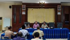 Rapat perdana pengurus PGRI Sumsel dengan menerima SK dari Ketum PB-PGRI, berlangsung di Aula SMKN 6 Palembang, Senin 1 Juni 2026