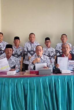 Zulinto Nyatakan Klaim Ketua Mandat PGRI Sumsel Riza Pahlevi Ilegal “Pembegalan Organisasi” Instruksikan Kuasa Hukum Lapor Polisi
