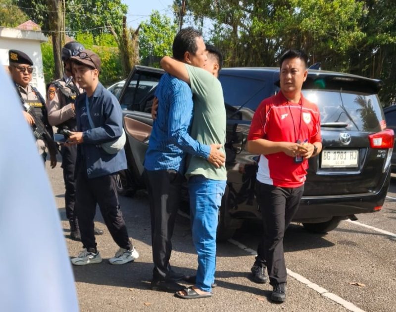 Bupati Muara Enim Edison dikabarkan terjaring operasi tangkap tangan [OTT] Komisi Pemberantasan Korupsi [KPK] pada Senin 8 Juni 2026.