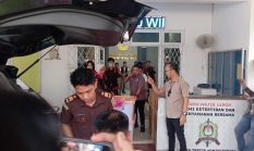 Kejari OKU Timur Geledah Kantor KPU, 243 Barang Disita