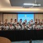 Ketua PGRI Sumsel Assoc Prof Bukman Lian, Wakil Ketua 1 PGRI Sumsel Lukman Haris, Pembina PGRI Sumsel Dr Ahmad Zulinto bersama para pengurus 17 Kabupaten/Kota di Sumsel usai rapat koordinasi di Hotel Wyndam OPI Hotel, Selasa 9 Juni 2026.