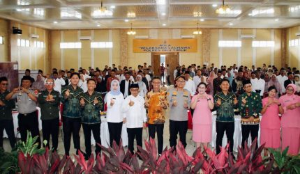 Polres OKU Timur menggelar Sidang Isbat Nikah Massal dalam rangka HUT Bhayangkara ke-80 Polres OKU Timur. Nikah massal ini diikuti sebanyak 80 pasangan 