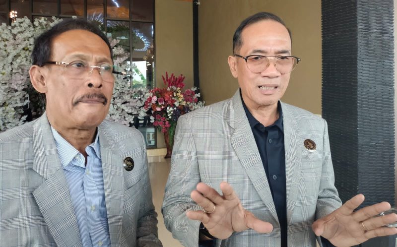 Ketua Dewan Pendidikan Kota Palembang, Dr H Ahmad Zulinto SPd MM ketika memberikan keterangan pers di Graha KM 7 Palembang, Kamis 11 Juni 2026.