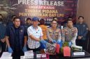 Polres OKU Timur memberikan keterangan pers soal pengungkapan aksi pengoplosan LPG di Kabupaten OKU Timur pada Kamis 11 Juni 2026.