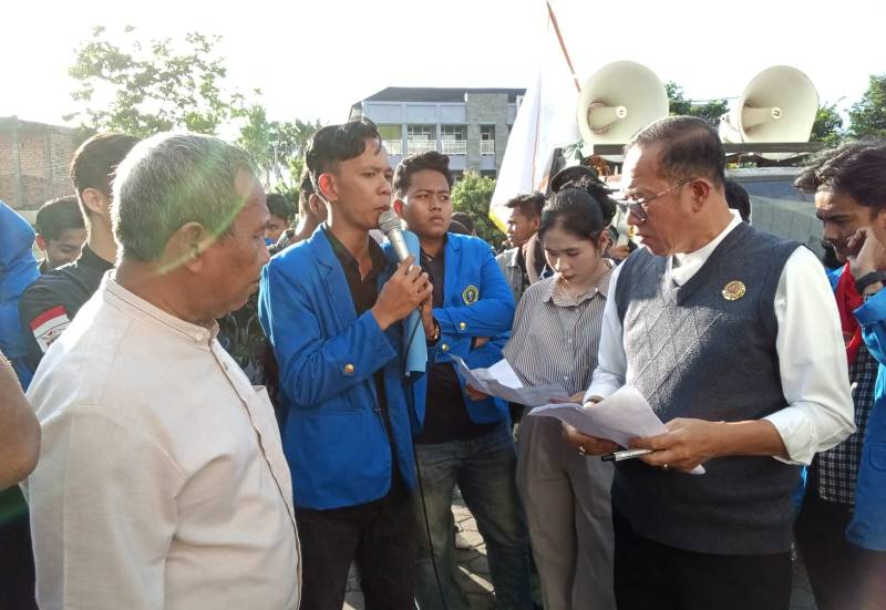 Gelombang protes mahasiswa kembali menggema di lingkungan Universitas PGRI Palembang [UPGRIP] pada Jumat 26 Juni 2026.