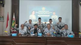 Anggota LKBH PB PGRI Drs Siswaji MPd dalam keterangan pers pada Minggu 28 Juni 2026 di ruang rapat lantai II Gedung Guru Palembang.