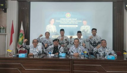 Anggota LKBH PB PGRI Drs Siswaji MPd dalam keterangan pers pada Minggu 28 Juni 2026 di ruang rapat lantai II Gedung Guru Palembang.
