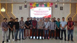 Menjelang peringatan Hari Bhayangkara ke-80, Polres OKU Timur menyalurkan bantuan sosial [bansos] kepada insan pers sebagai bentuk apresiasi atas kemitraan yang selama ini terjalin antara kepolisian dan media.