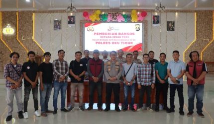 Menjelang peringatan Hari Bhayangkara ke-80, Polres OKU Timur menyalurkan bantuan sosial [bansos] kepada insan pers sebagai bentuk apresiasi atas kemitraan yang selama ini terjalin antara kepolisian dan media.