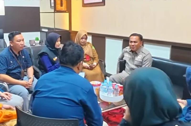 Ketua DPRD Kota Prabumulih, H Deni Victoria SH MSi, menjadi salah satu responden awal dalam pelaksanaan sensus tersebut.