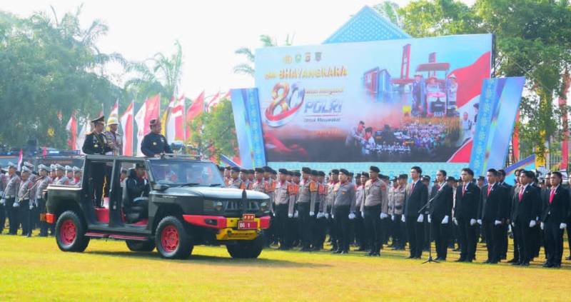 Upacara Peringatan Hari Bhayangkara ke-80 yang digelar di halaman Griya Agung Palembang, Rabu 1 Juli 2026.