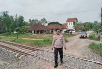 Polres OKU Timur merespon cepat peristiwa kecelakaan lalu lintas antara kereta api Babarenjang dengan pengendara sepeda di perlintasan sebidang tanpa palang pintu di Desa Sungai Binjai, Kecamatan Martapura, Kabupaten OKU Timur pada Rabu 1 Juli 2026.