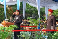 Kapolres OKU Timur AKBP Adik Listiyono SIK MH memimpin Upacara Hari Bhayangkara ke-80 yang digelar di Lapangan Pemerintah Kabupaten OKU Timur, Rabu 1 Juli 2026