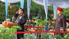 Kapolres OKU Timur AKBP Adik Listiyono SIK MH memimpin Upacara Hari Bhayangkara ke-80 yang digelar di Lapangan Pemerintah Kabupaten OKU Timur, Rabu 1 Juli 2026