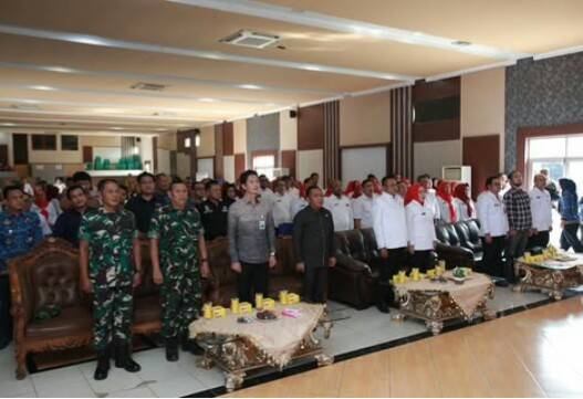 Ketua DPRD Kota Prabumulih. menghadiri pelantikan Pengurus Palang Merah Indonesia [PMI] tingkat kecamatan se-Kota Prabumulih yang dirangkaikan dengan kegiatan donor darah. Dalam kegiatan tersebut, Wali Kota didampingi Ketua Dewan Kehormatan PMI Kota Prabumulih Hj Linda Apriana Arlan.
