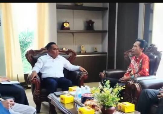 Ketua DPRD Kota Prabumulih, H Deni Victoria SH MSi, bersama Wakil Ketua I DPRD, Aryono ST, didampingi Sekretaris Dewan Desi Muharni SSI MSi, erta Tenaga Ahli Pimpinan DPRD Prabumulih, menerima audiensi rombongan Bawaslu Kota Prabumulih pada Kamis 21 Mei 2026.