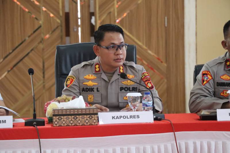 Kapolres OKU Timur AKBP Adik Listiyono SIK MH