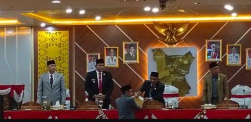 Seluruh fraksi di DPRD Kota Prabumulih menyampaikan pemandangan umum terhadap Rancangan Peraturan Daerah [Raperda] tentang Pertanggungjawaban Pelaksanaan APBD Kota Prabumulih Tahun Anggaran 2025 dalam rapat paripurna DPRD, Rabu 1 Juli 2026.