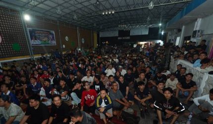 Pada laga semifinal antara Prancis melawan Spanyol yang berlangsung Rabu dini hari pukul 02.00 WIB, jumlah penonton membludak hingga mencapai sekitar 1.000 orang, jauh melebihi kapasitas Creative Hub yang hanya mampu menampung sekitar 500 penonton.