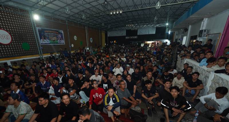 Pada laga semifinal antara Prancis melawan Spanyol yang berlangsung Rabu dini hari pukul 02.00 WIB, jumlah penonton membludak hingga mencapai sekitar 1.000 orang, jauh melebihi kapasitas Creative Hub yang hanya mampu menampung sekitar 500 penonton.