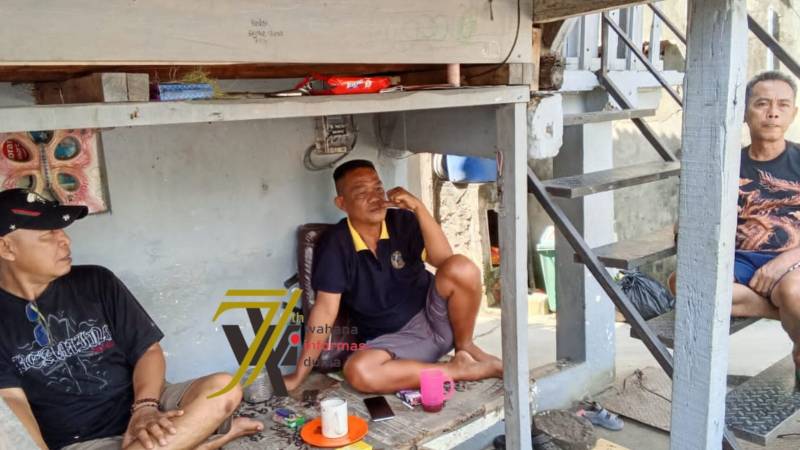 Ketua RT 22 Kelurahan 24 Ilir saat dimintai keterangan pers soal dampak bangunan dari pembangunan Tower Mandiri.