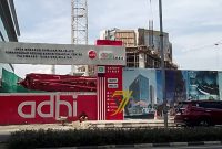 Pembangunan proyek Tower Mandiri di Jalan Kapten A Rivai, Palembang.
