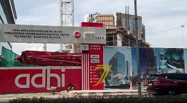 Pembangunan proyek Tower Mandiri di Jalan Kapten A Rivai, Palembang.