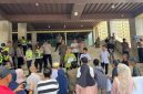 Puluhan warga RT 22 RW 05 Kelurahan 24 Ilir, Kecamatan Bukit Kecil, Kota Palembang, menggeruduk Kantor DPRD Provinsi Sumatera Selatan, Rabu 22 Juli 2026.