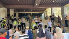 Puluhan warga RT 22 RW 05 Kelurahan 24 Ilir, Kecamatan Bukit Kecil, Kota Palembang, menggeruduk Kantor DPRD Provinsi Sumatera Selatan, Rabu 22 Juli 2026.