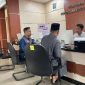 Himawan Susanto SH MH dari HSP Law Firm mendampingi kliennya saat melaporkan ke SPKT Polda Sumsel.