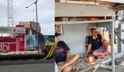 Pembangunan Tower Bank Mandiri dan Ketua RT 22, 24 Ilir Palembang Irwan. [Foto: AbV-WI]