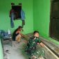Satgas TMMD Kodim 0418/Palembang mempercepat penyelesaian rehabilitasi Rumah Tidak Layak Huni [RTLH] milik Bapak Karyo.