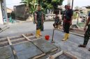 Memasuki hari ke-22 pelaksanaan TMMD, progres pekerjaan mendapat perhatian langsung dari Wakil Komandan Satuan Tugas [Wadan Satgas] TMMD, Letkol Inf Dery Septriandi ST MM MHan yang turun meninjau lokasi, Kamis 6 Agustus 2026.