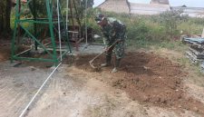 Pembangunan sumur bor di Musola Hidayatullah, RT 14 RW 07, Kelurahan Talang Betutu, Kecamatan Sukarami, memasuki tahap akhir.