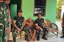 Ketua Tim Pengawasan dan Evaluasi [Katim Wasev] TMMD Ke-129, Kolonel Inf Andi M Ali, meninjau langsung progres rehabilitasi Rumah Tidak Layak Huni [RTLH] milik Bapak Karyo di lokasi pelaksanaan TMMD Ke-129 Kodim 0418/Palembang.