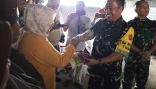 Kolonel Inf Andi M Ali memastikan proses distribusi bantuan berlangsung tertib dan tepat sasaran sehingga paket sembako benar-benar diterima oleh warga yang membutuhkan. Menurutnya, kegiatan sosial seperti ini merupakan bentuk nyata kehadiran TNI di tengah masyarakat.