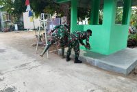 Di tengah waktu pelaksanaan yang semakin mendekati akhir, prajurit TNI dan warga terus bergandengan tangan menyelesaikan berbagai pekerjaan fisik yang menjadi bagian dari program TMMD di wilayah Kelurahan Talang Jambe, Kecamatan Sukarami, Palembang.