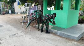 Di tengah waktu pelaksanaan yang semakin mendekati akhir, prajurit TNI dan warga terus bergandengan tangan menyelesaikan berbagai pekerjaan fisik yang menjadi bagian dari program TMMD di wilayah Kelurahan Talang Jambe, Kecamatan Sukarami, Palembang.