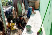 Rumah tidak layak huni [RTLH] milik Ibu Sriyanti di Jalan Nurdin Panji, RT 08 RW 04, Kelurahan Sukamaju, Kecamatan Sako, Palembang, kini memasuki tahap akhir rehabilitasi melalui program TMMD ke-129 Kodim 0418/Palembang.