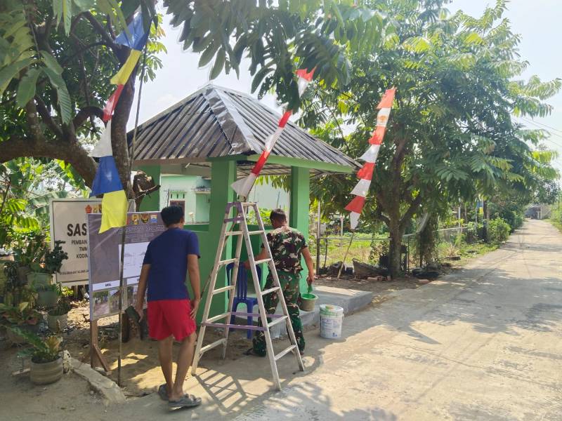 Memasuki hari ke-24 TMMD, Sabtu 8 Agustus 2026, Satgas TMMD terus melakukan penyempurnaan pada Pos Kamling yang berada di Kelurahan Talang Jambe, Kecamatan Sukarami, Kota Palembang. Pengecatan bagian resplang hingga pembersihan area sekitar menjadi fokus pekerjaan personel di lapangan.